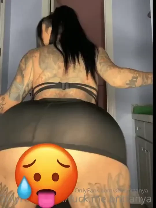 Upskirt ass spreading placing my camera on the ground between my legs 