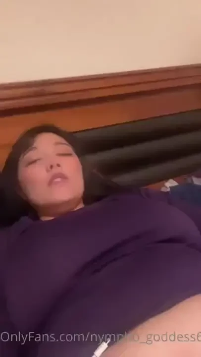 Comenzando el lunes masturbandome rico terminando a chorros 