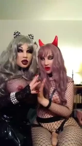 This weekend i celebrated a belated happy halloween with my baby viv