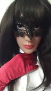 For those that love a doll look this is different mask that was lent