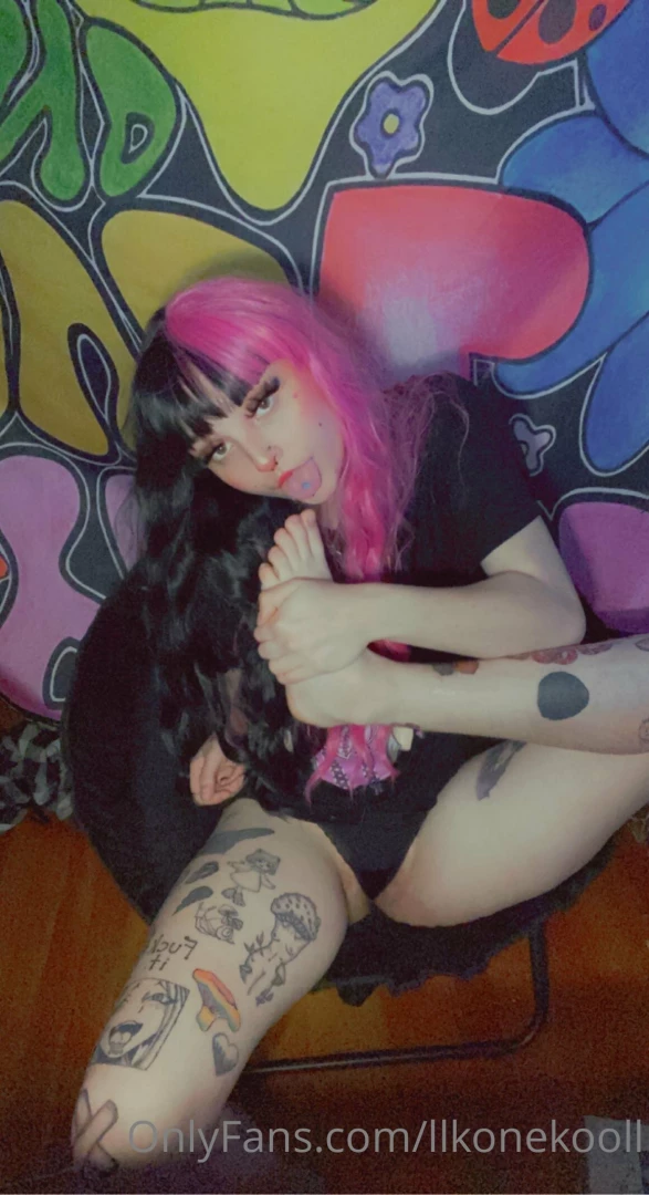 A post for all of my foot lovers sucking and licking my cute little part 11 