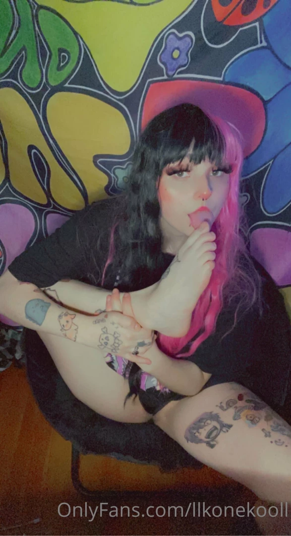 A post for all of my foot lovers sucking and licking my cute little part 6 