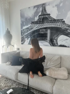 Ja ich bin ganz nackt auf dem foto ist nur was im weg