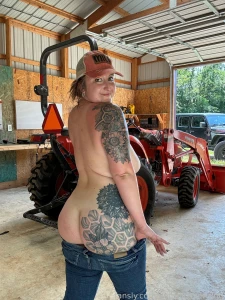 Getting sweaty on the farm milf curvy bbw thic thicc bigass bigtits part 1