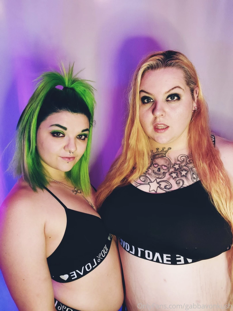 God dammnnn damn we sum sexy bitches blondieluvs814 onlyfans com 