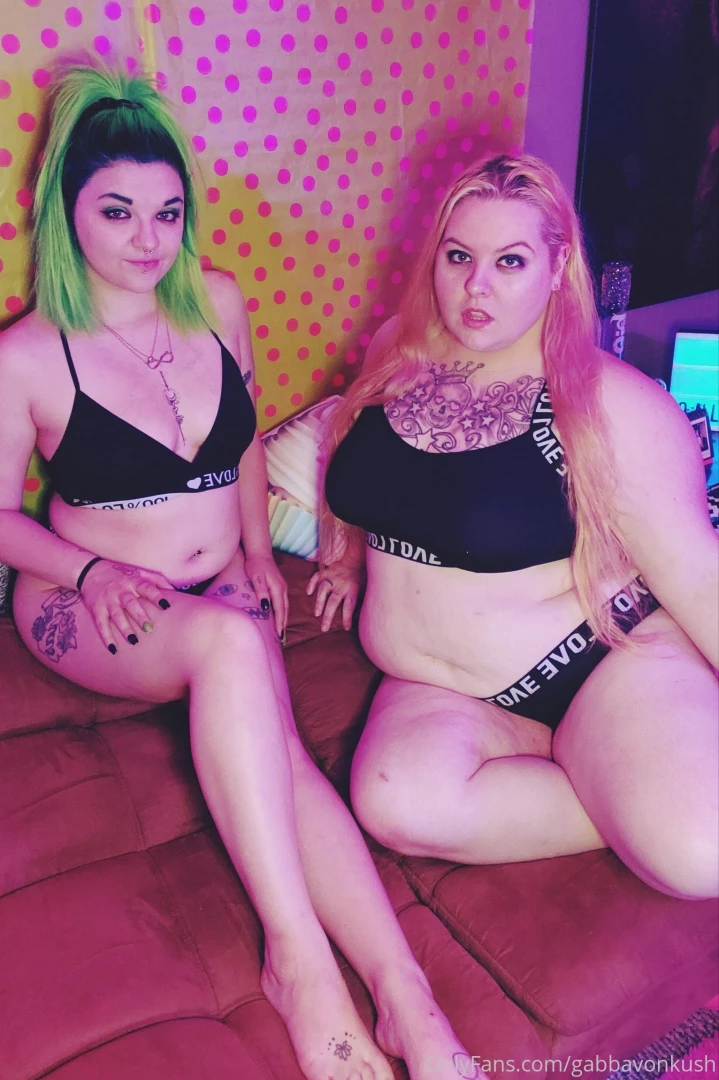 God dammnnn damn we sum sexy bitches blondieluvs814 onlyfans com part 4 
