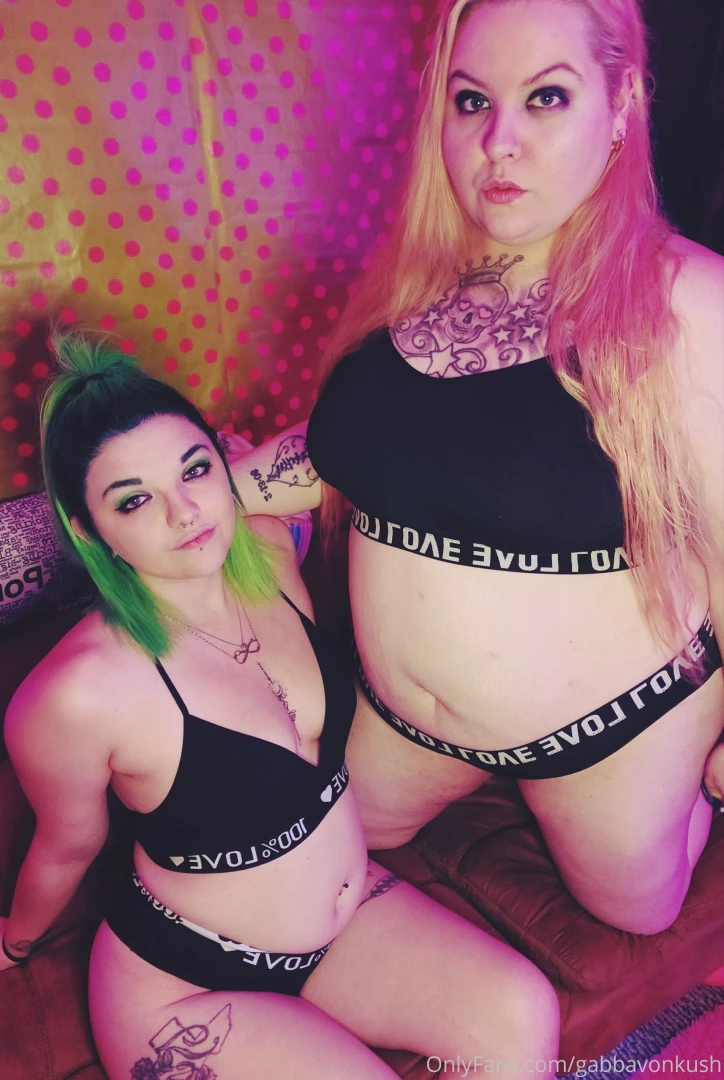 God dammnnn damn we sum sexy bitches blondieluvs814 onlyfans com part 2 