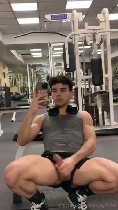 Got so horny during workout i had to cum on the spot 