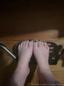 Need my toes done what color should i get part 3