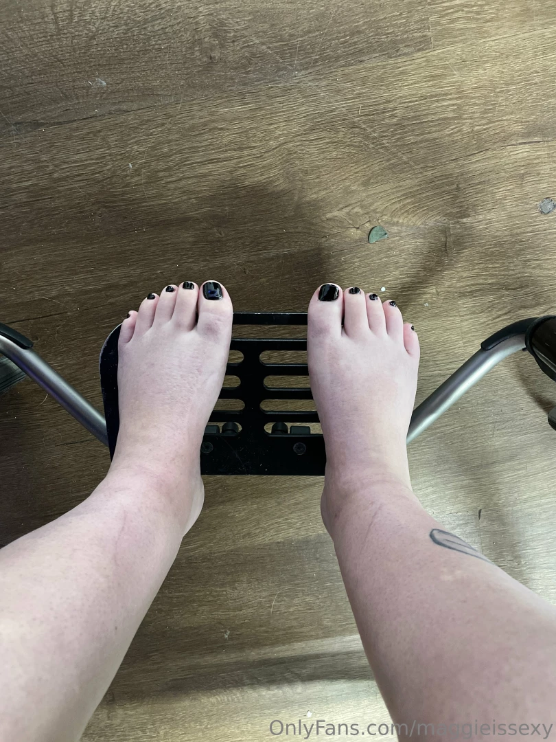 My foot rest left some little marks on my feet who wants to rub them part 4 