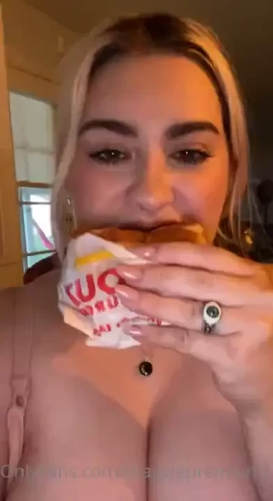 Inn amp out with my tiddies out 