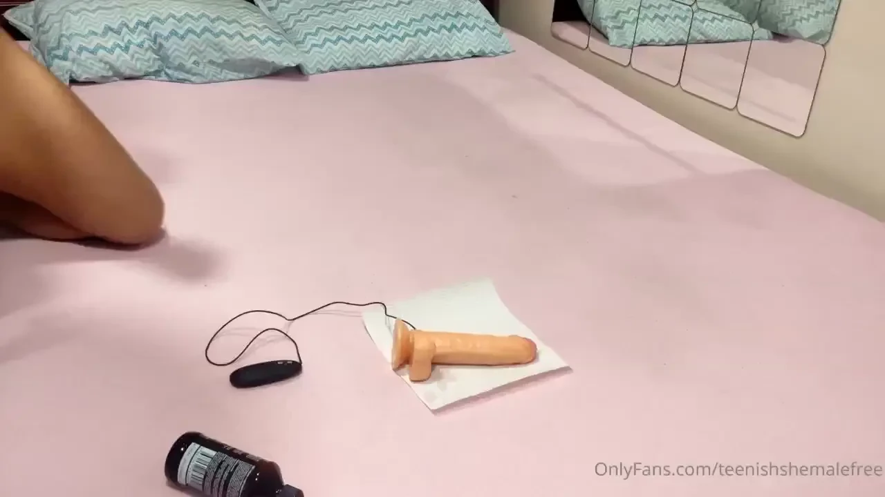 I just used this huge vibrating dildo for some jerk-off it was soooo 