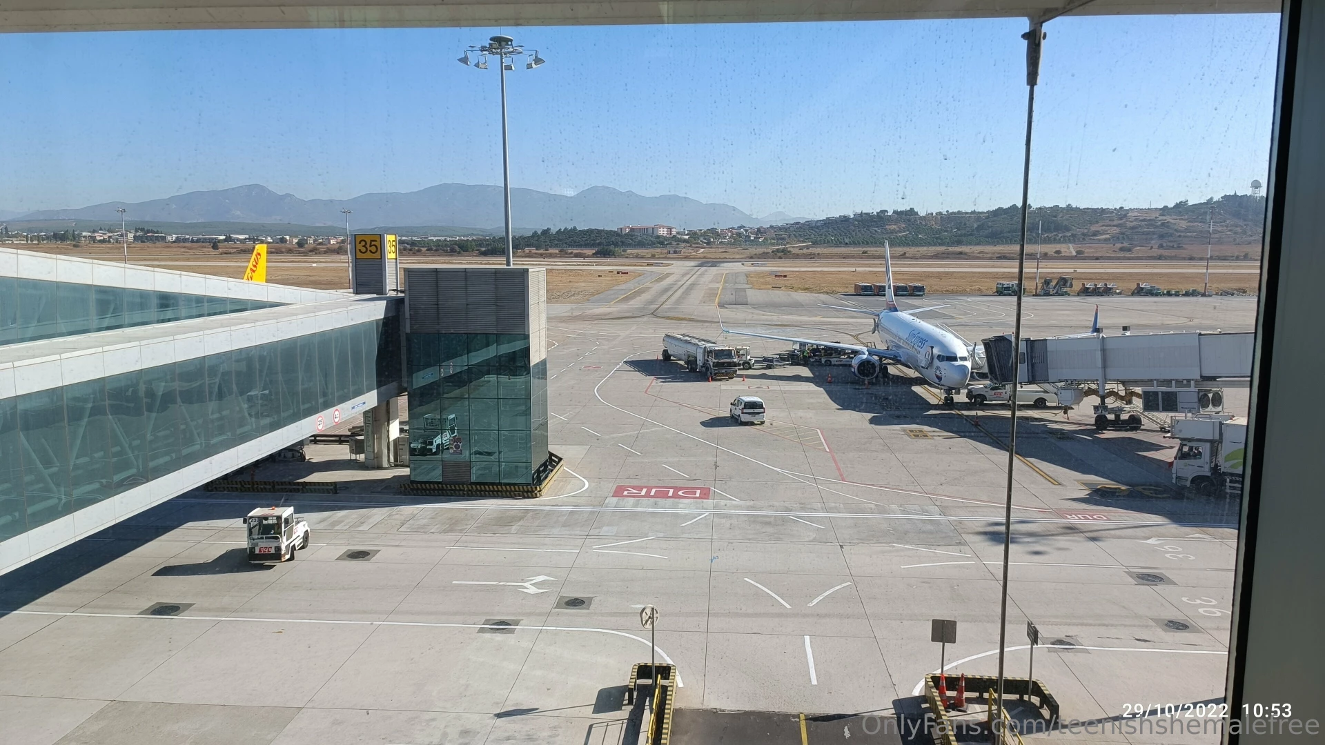 I am flying to istanbul for the weekend bu haftasonu i in stanbul a 