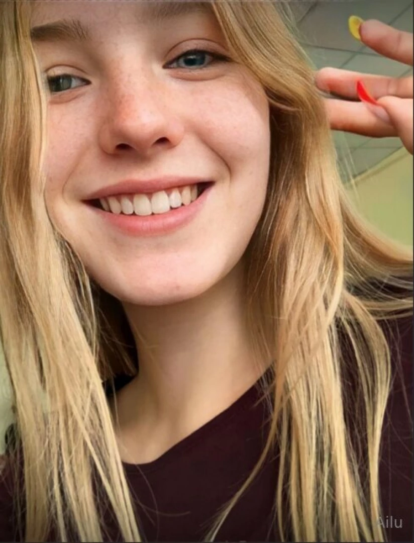 You should be here right now goldendivaa hot cutie goldendivaa is all part 563 