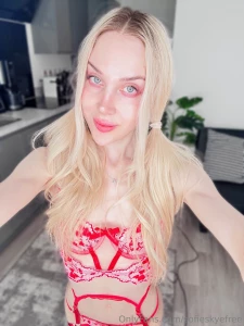 Good morning i m taking custom vids and cock rates today message me on