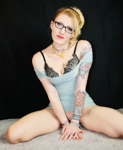 7-photos set of me in and very much out of my new favorite dress 4 99