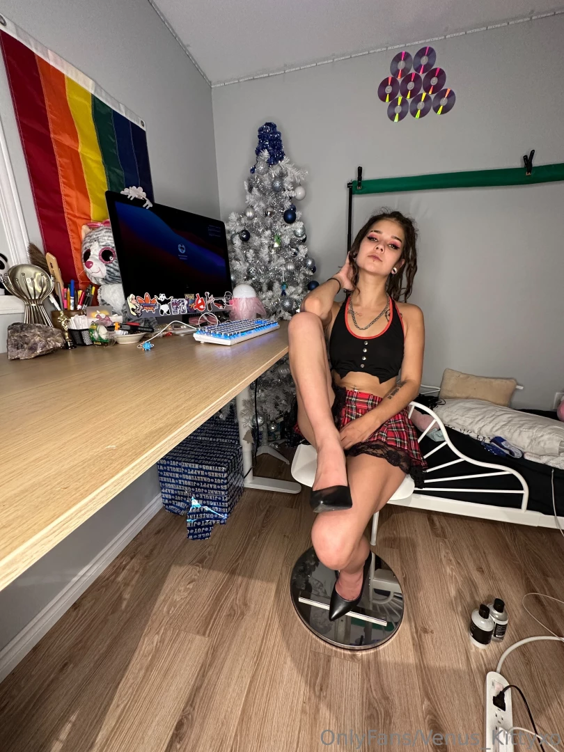 I look so hot in heels and a tiny skirt september wallpapers went out part 2 