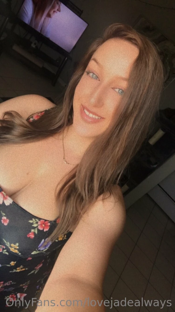Blonde or brunette swip for more pics 