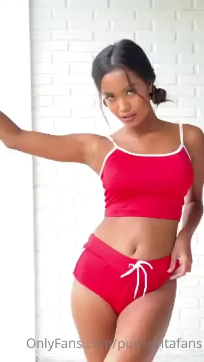 Do you like it when i show you my underboobs 