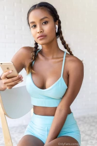 I will reply your messages but first i need you to tip me looking