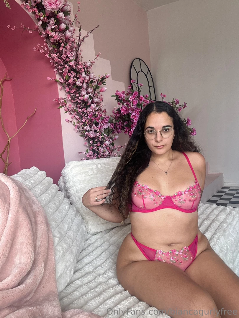 Cum see the whole photoshoot on my vip account 