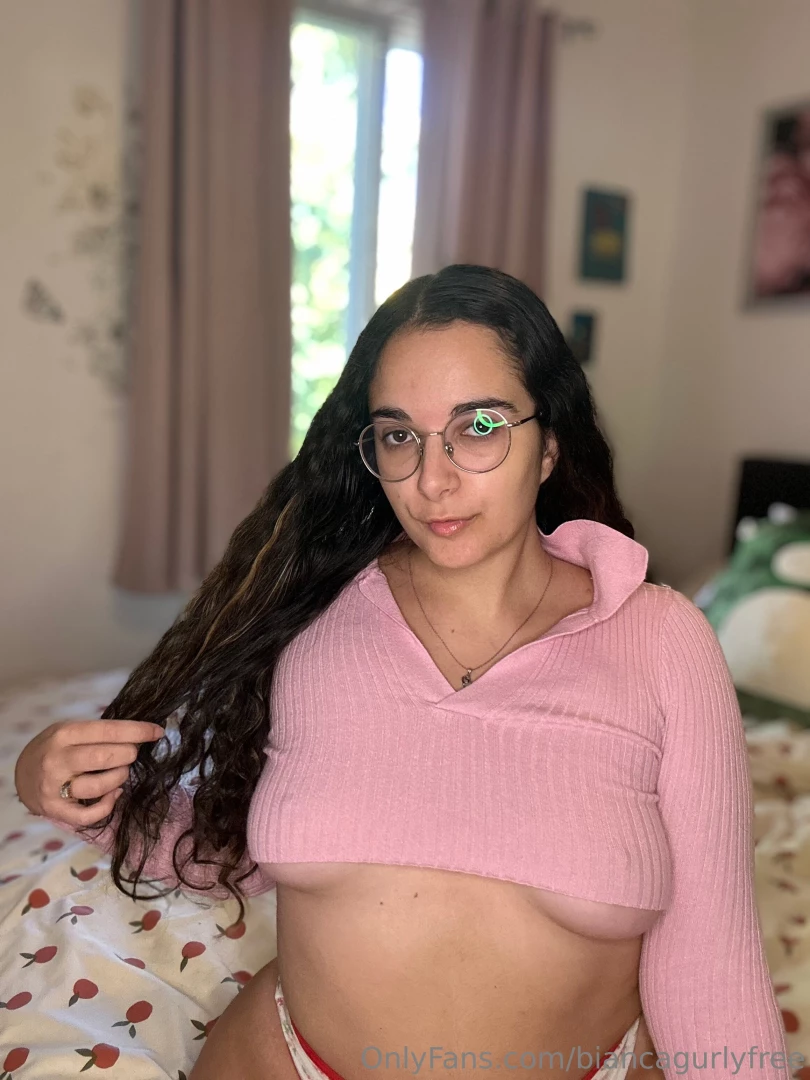 Tu aimes les underboobs 