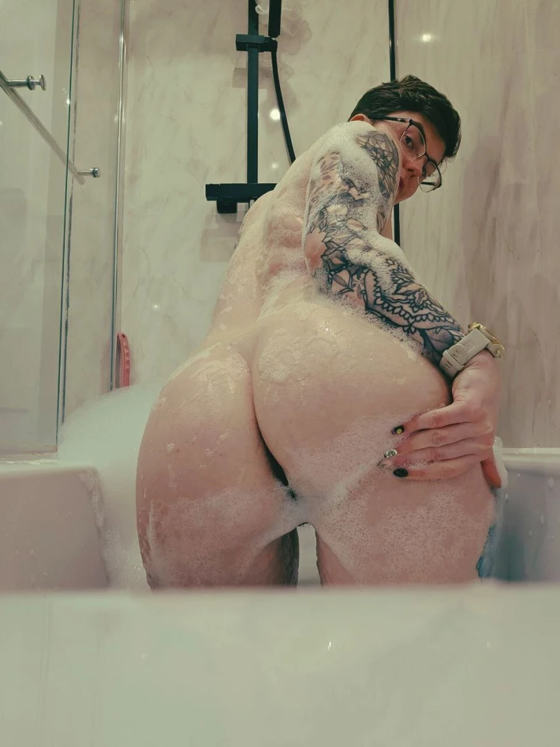 She posts so much hot content and so much is free free today only 