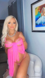 Who s gonna help me un-tie the bow on this outfit