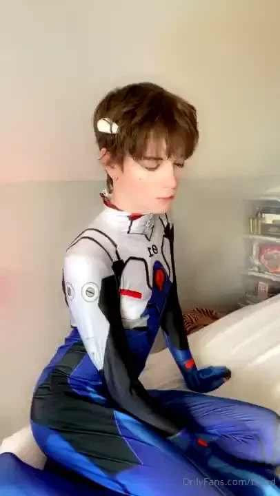 Some videos of me posing for my shinji cosplay not typical to what i 