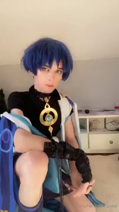 Look at my first version of the scaramouche cosplay what do you guys part 1 