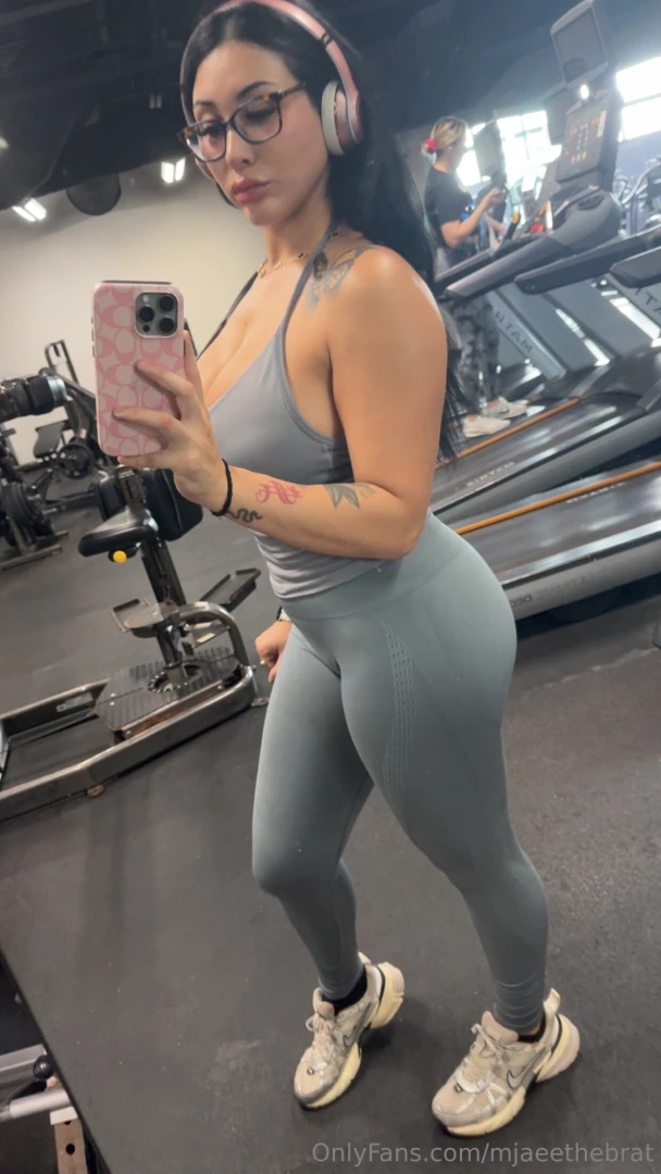 Keeping this hot body tight for you working out gets me fkn horny tho 