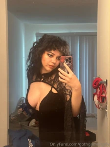 How do we feel about this look a very simple witchy gothic look part 2