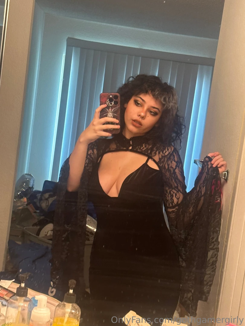 How do we feel about this look a very simple witchy gothic look part 5 