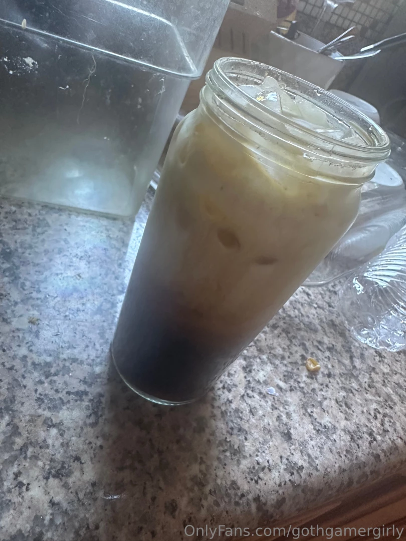 Casually drinking coffee late haha gotta make sure i got energy to 