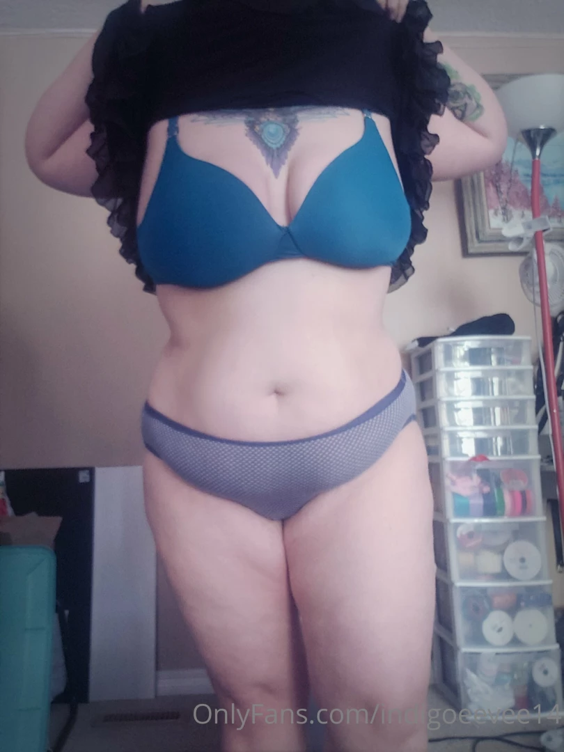 Wanna see whats under my dress swipe for titties 