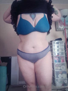 Wanna see whats under my dress swipe for titties