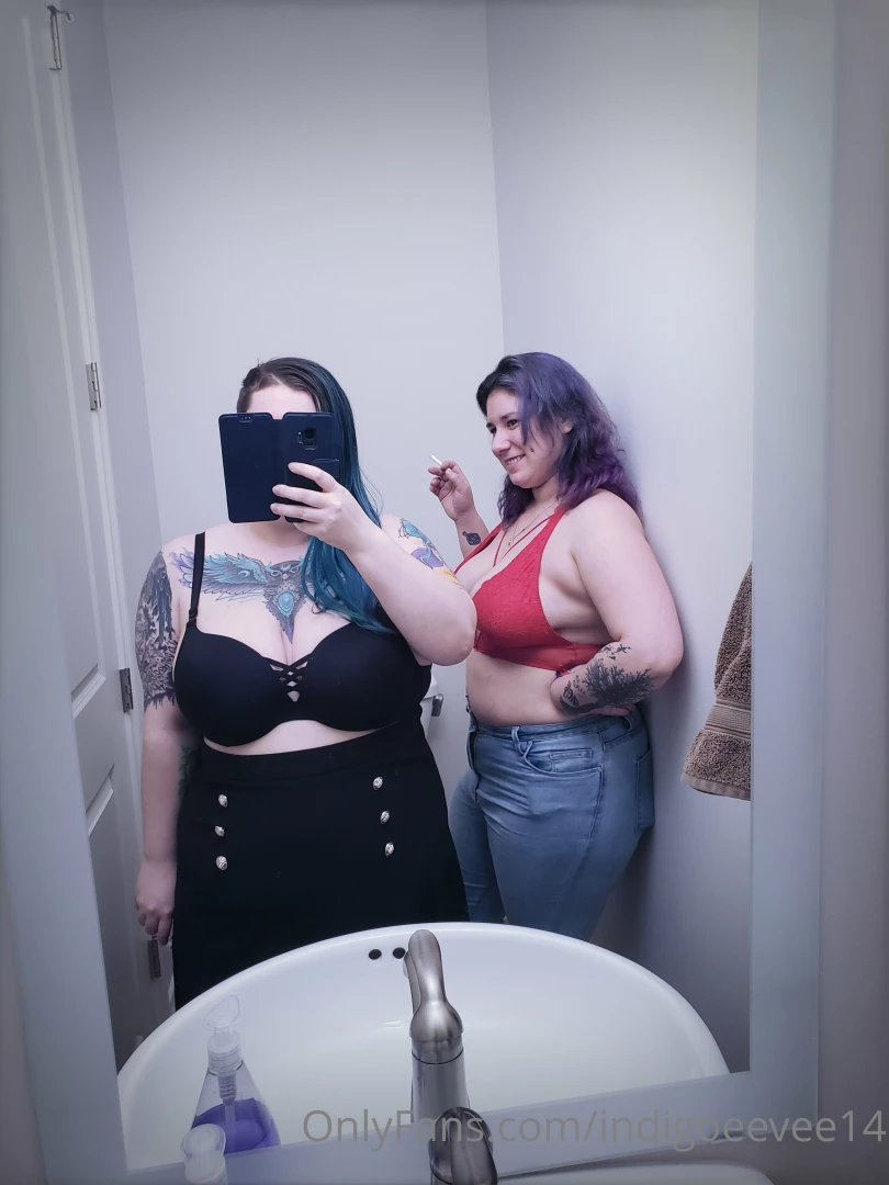 Hanging out with nicoleraine for a sneaky cig 