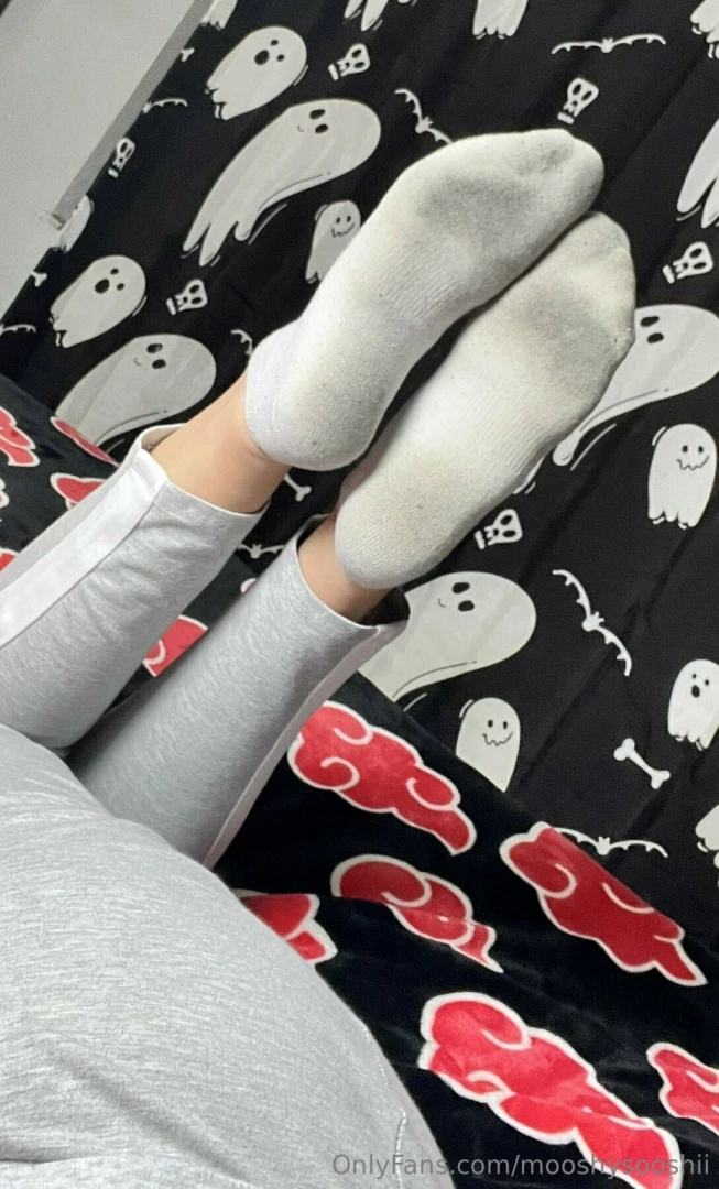 mooshysooshii - Any sock lovers on my page 