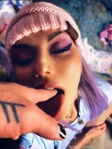 Fingers in the mouth kinda girl part 1