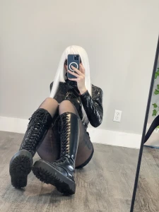 What color do you think gojos panties are under her stockings