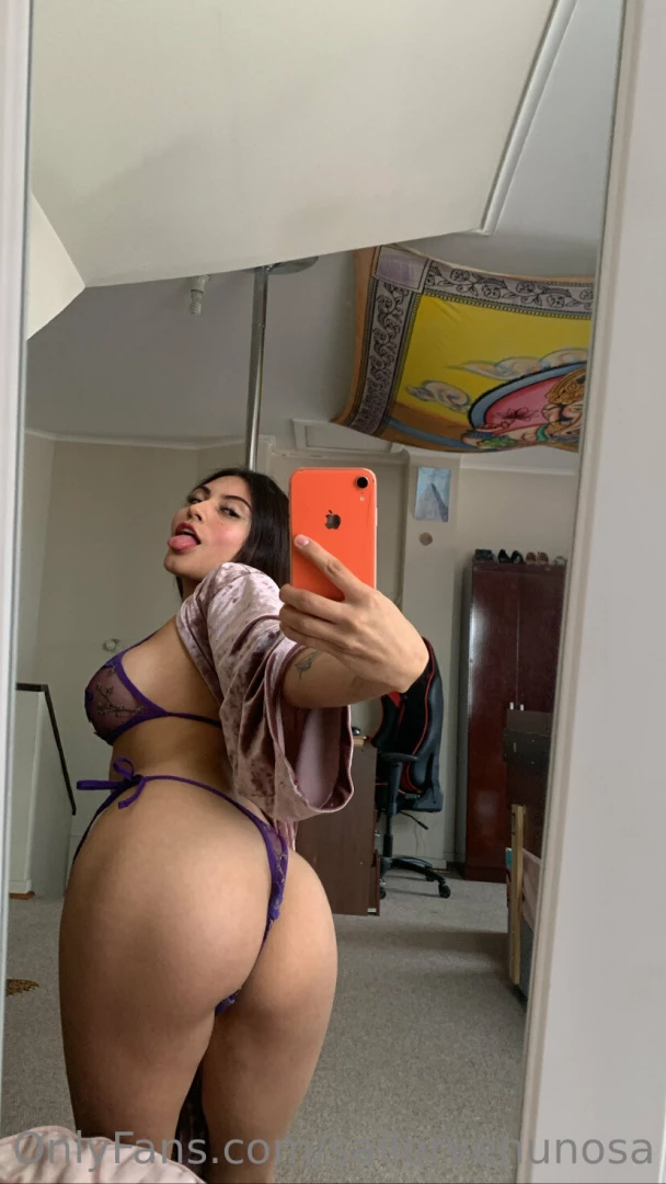 Unas fotitos con mi lencer a moradita part 2 