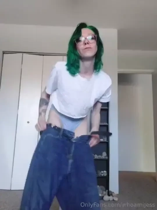 I look cute under my baggy clothes 