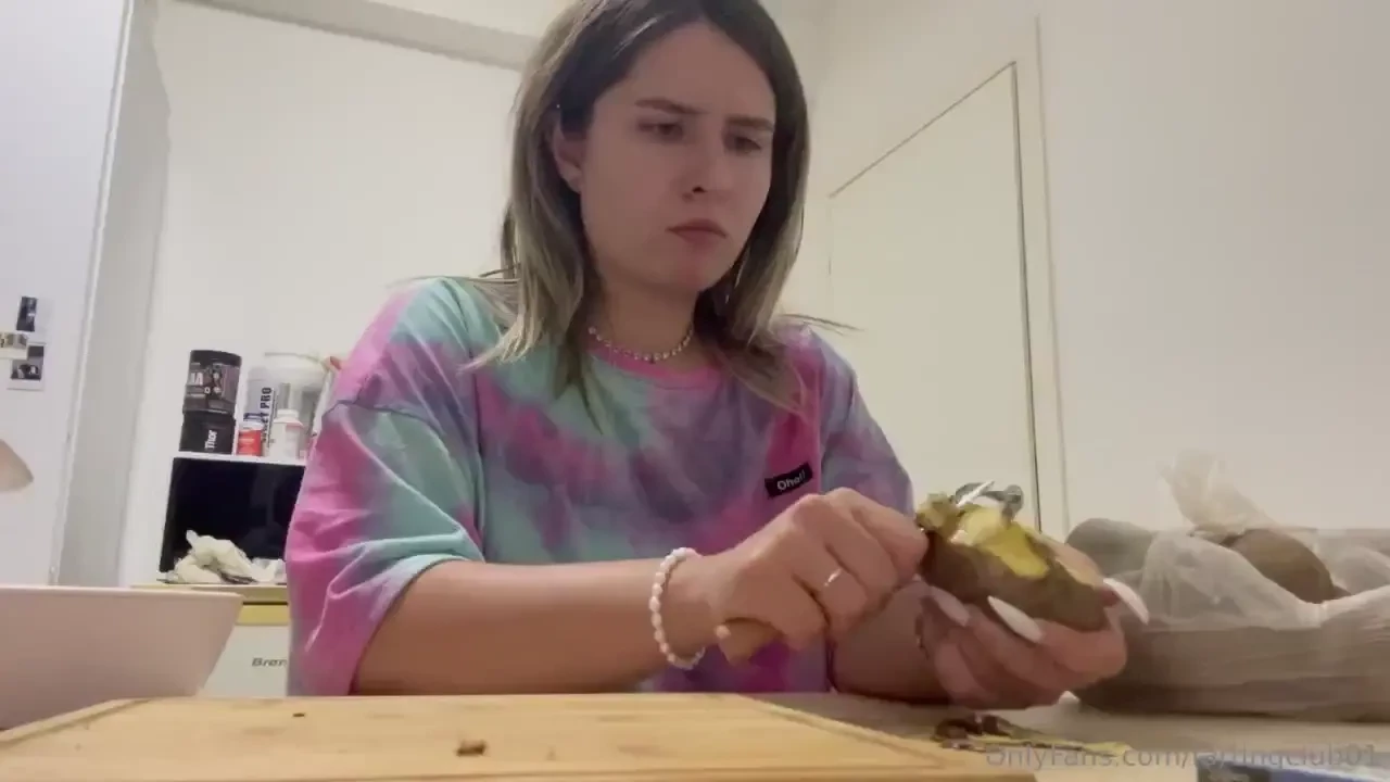 Farting while cooking a new exclusive video enjoy 