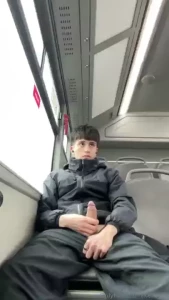 Mostrando mis pies y mi en un bus casi me pillan skdjdkdjdjdhd showing part 1