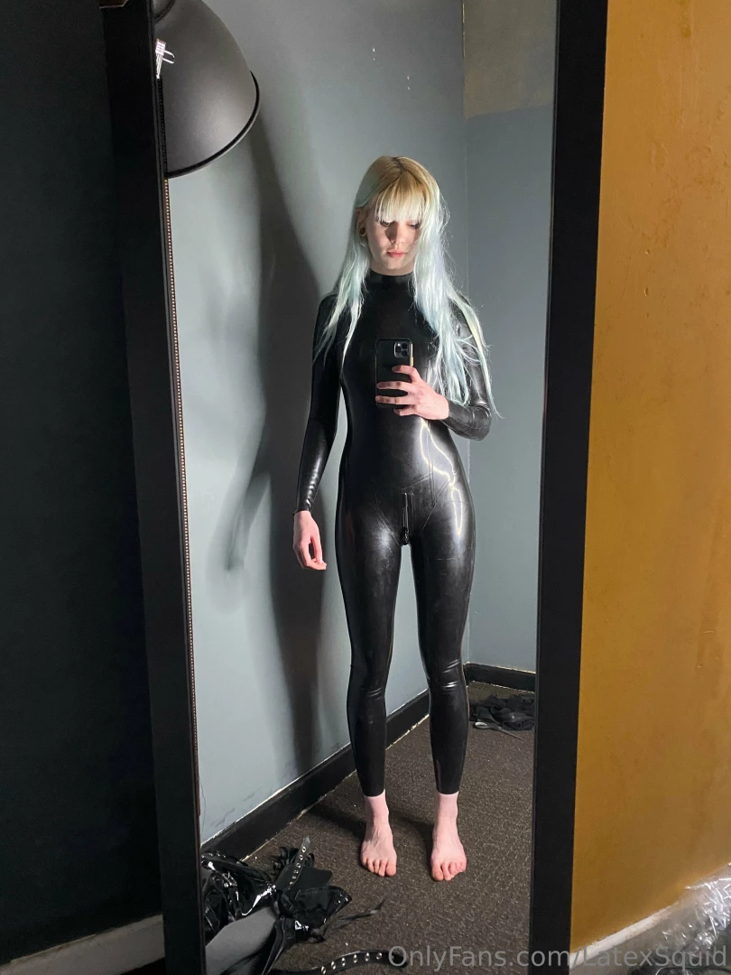 Throwback to my very first latex catsuit swipe to take it off 