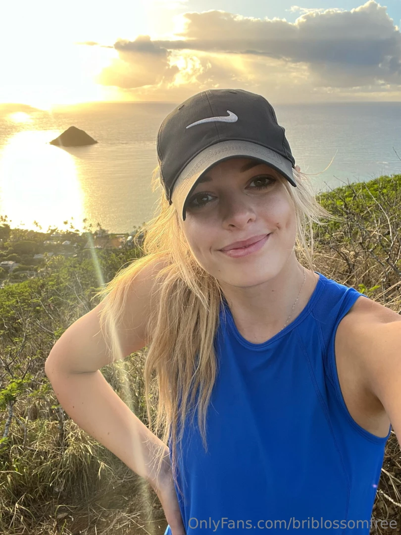 Just a little no makeup morning selfie from your favorite girl next 