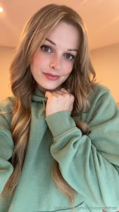 You wouldn t mind if i stole your hoodie right