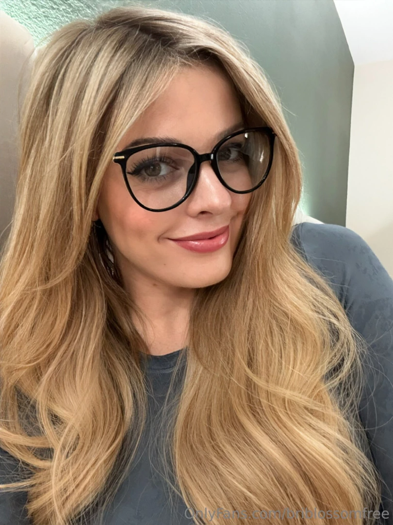 Ya ll love a gal in glasses right 