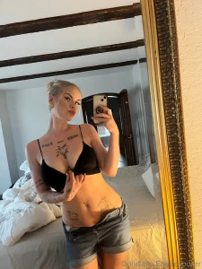 I take way to many mirror selfies part 4