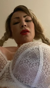 What size is my bra i need your head btw my tights